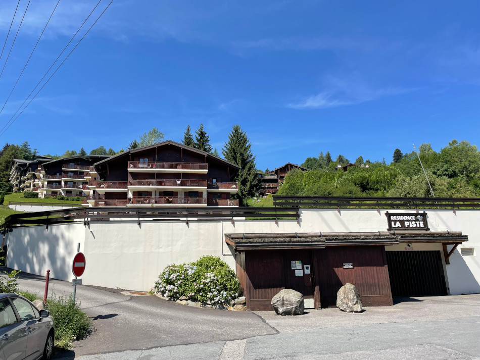 Vue de l'ensemble de la copropriété depuis la piste